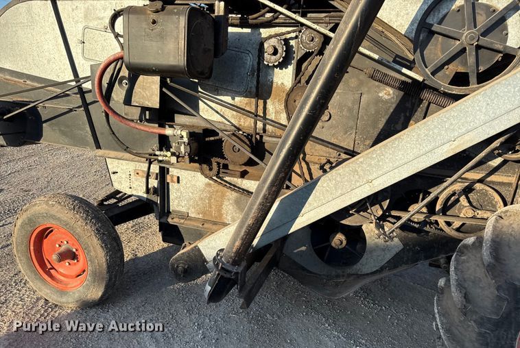 image for item EC4561 Gleaner E combine