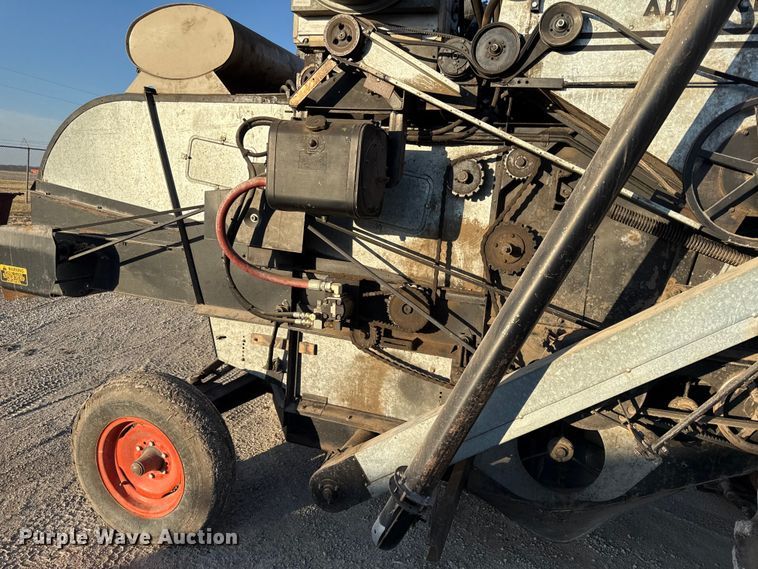 image for item EC4561 Gleaner E combine