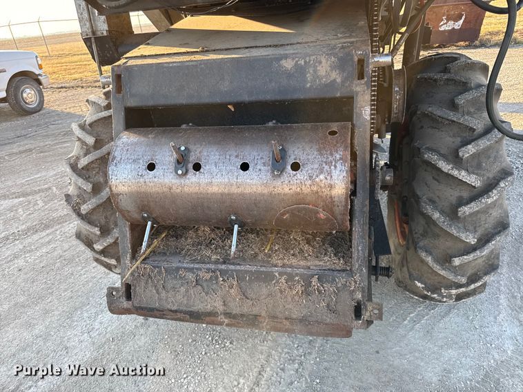 image for item EC4561 Gleaner E combine