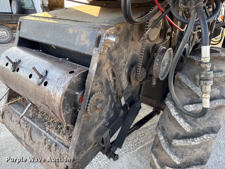 image for item EC4561 Gleaner E combine