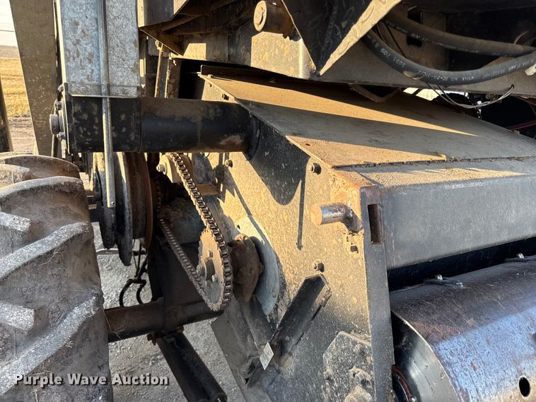 image for item EC4561 Gleaner E combine