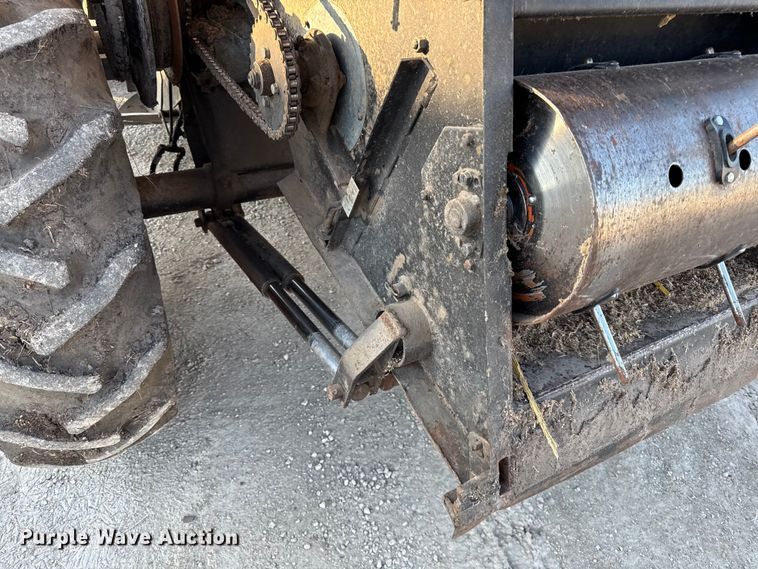 image for item EC4561 Gleaner E combine