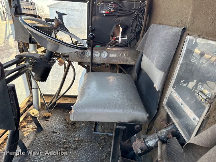 image for item EC4561 Gleaner E combine