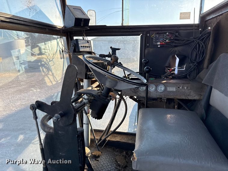 image for item EC4561 Gleaner E combine