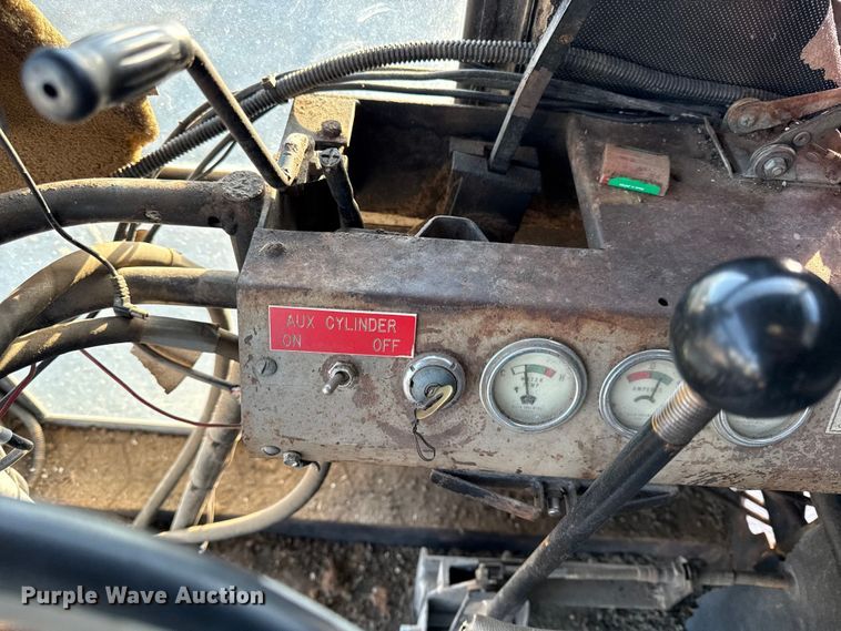 image for item EC4561 Gleaner E combine