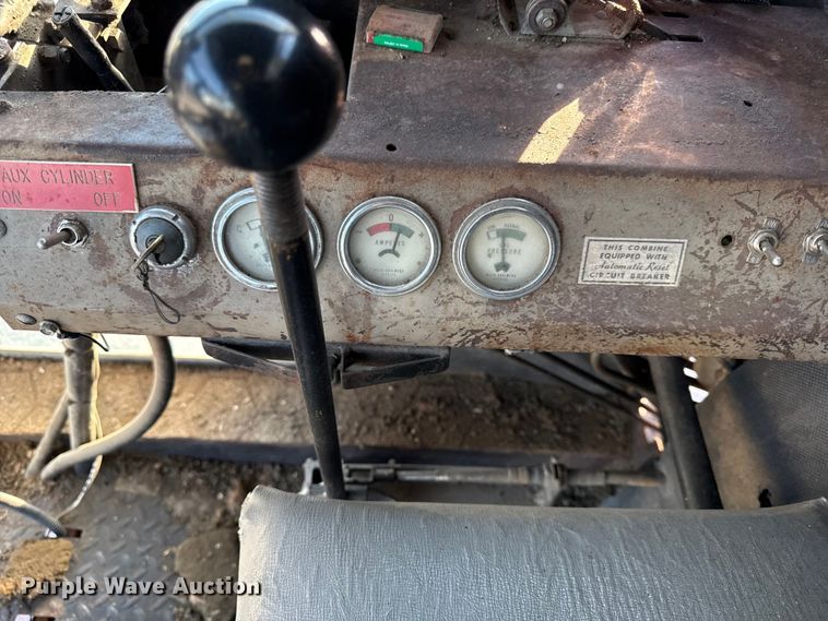 image for item EC4561 Gleaner E combine