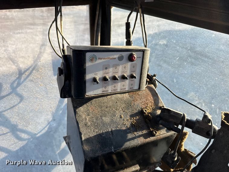 image for item EC4561 Gleaner E combine