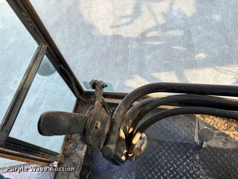 image for item EC4561 Gleaner E combine