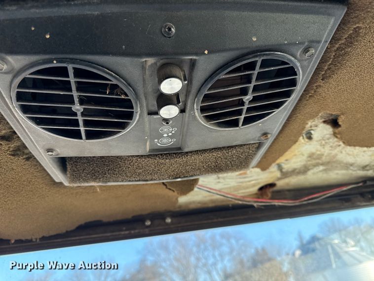 image for item EC4561 Gleaner E combine