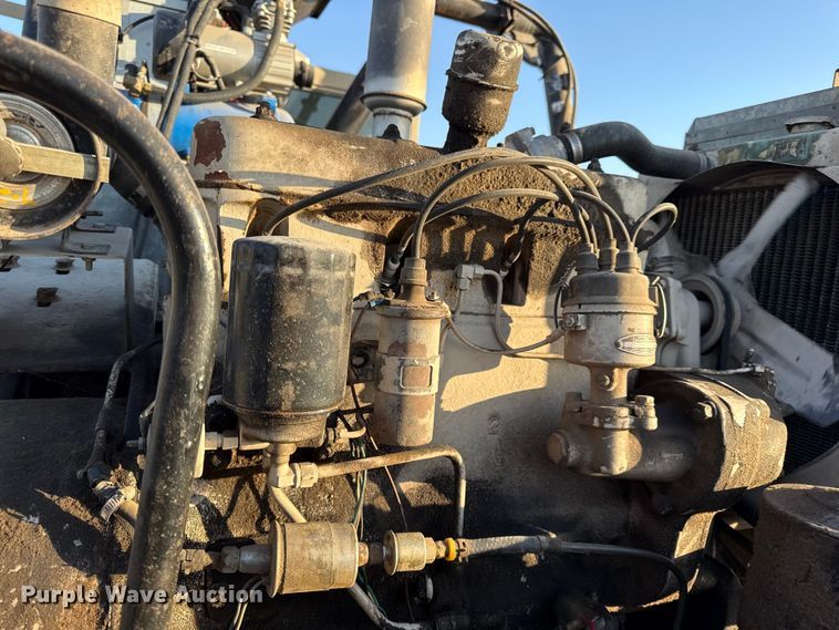 image for item EC4561 Gleaner E combine