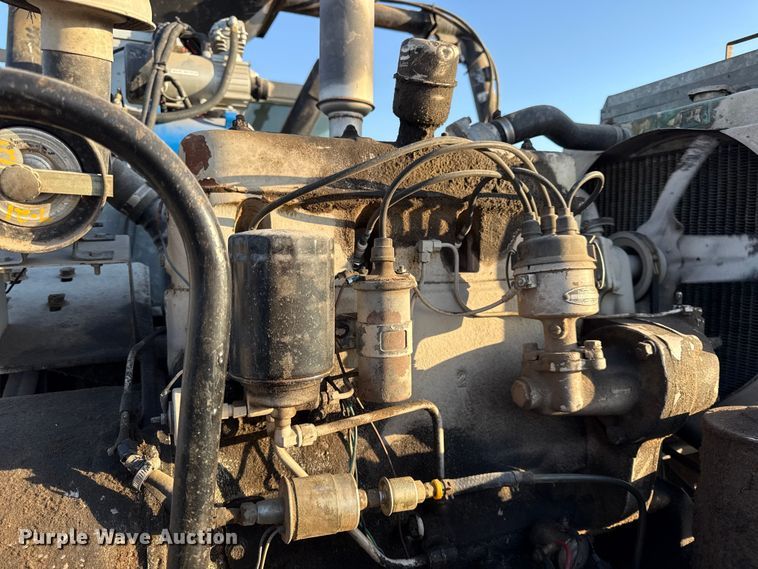 image for item EC4561 Gleaner E combine