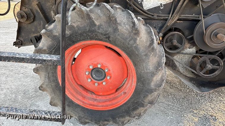 image for item EC4561 Gleaner E combine