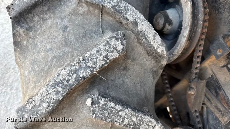 image for item EC4561 Gleaner E combine