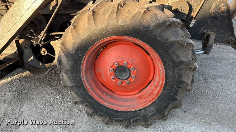 image for item EC4561 Gleaner E combine