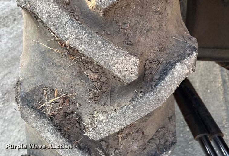 image for item EC4561 Gleaner E combine