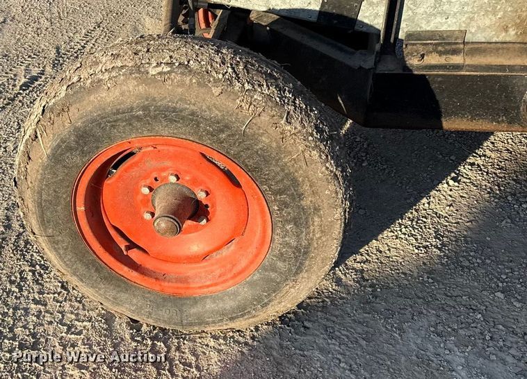 image for item EC4561 Gleaner E combine