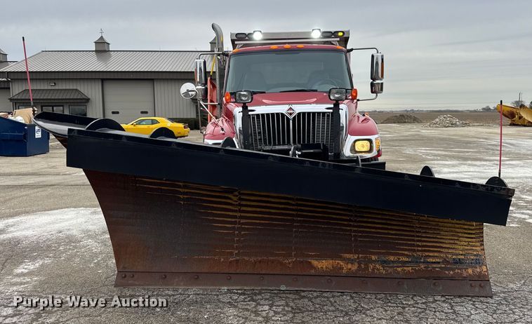 image for item EF2410 2005 International 7400 dump truck