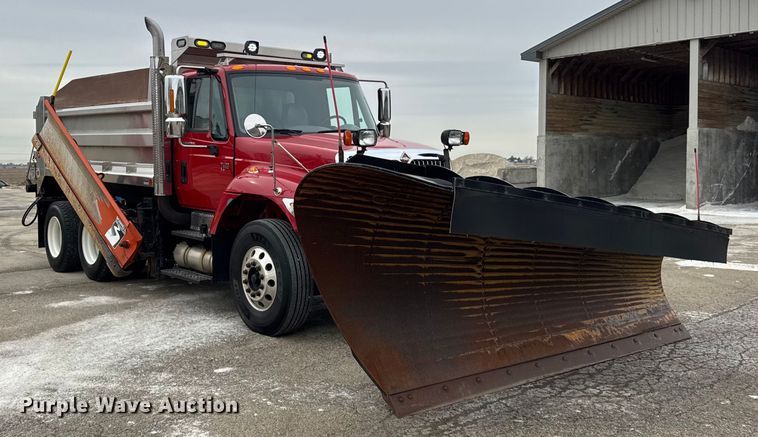 image for item EF2410 2005 International 7400 dump truck