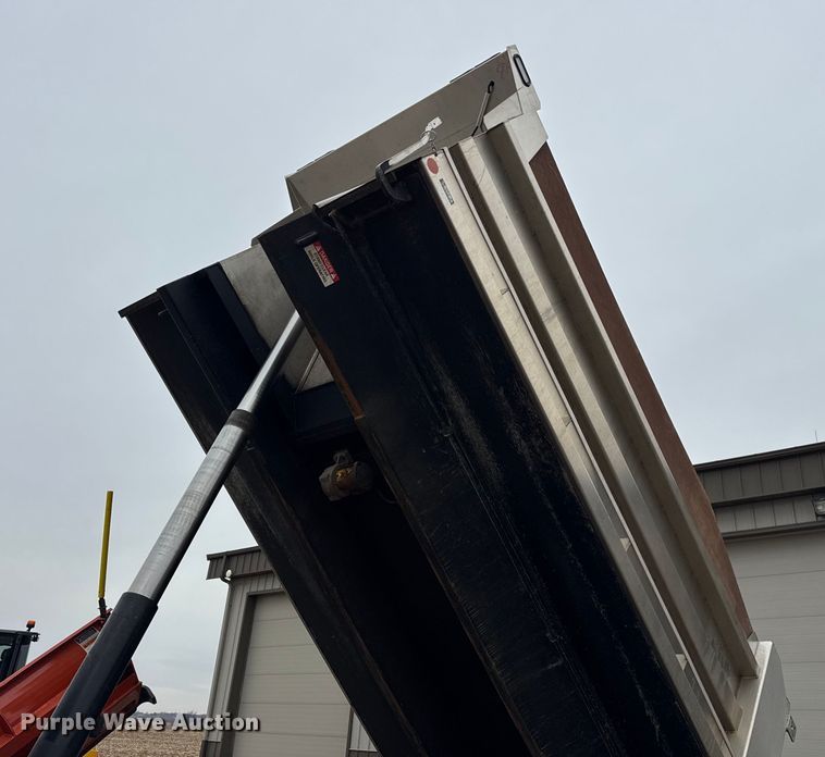 image for item EF2410 2005 International 7400 dump truck