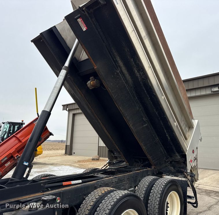 image for item EF2410 2005 International 7400 dump truck