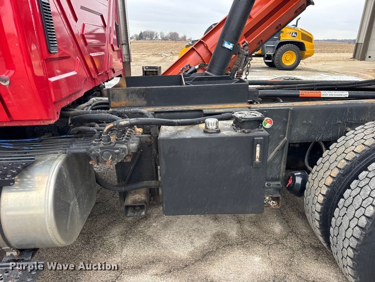 image for item EF2410 2005 International 7400 dump truck