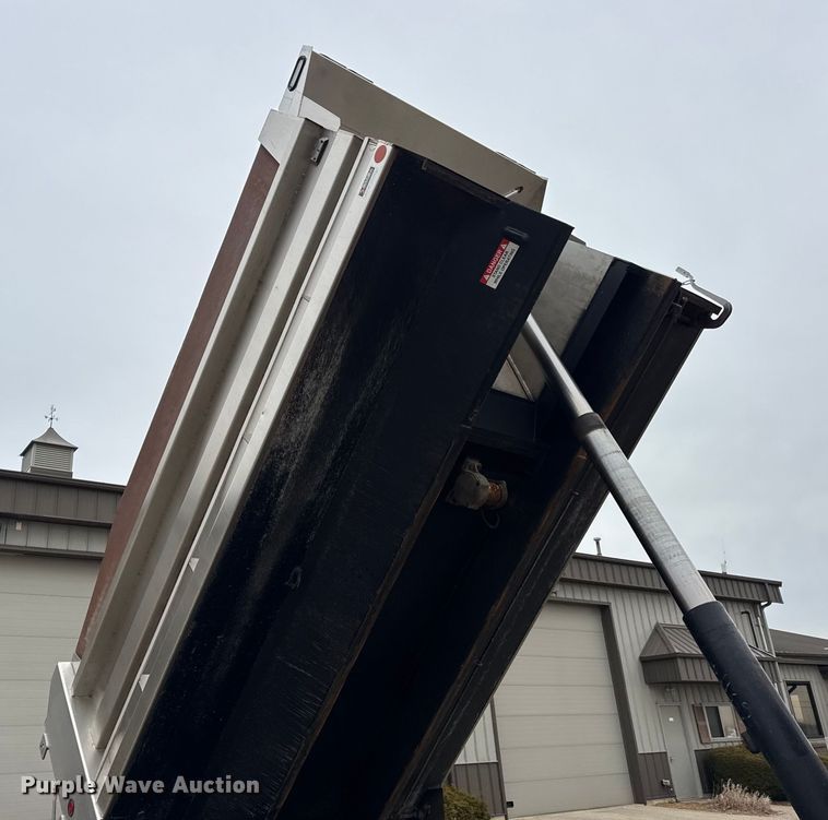 image for item EF2410 2005 International 7400 dump truck