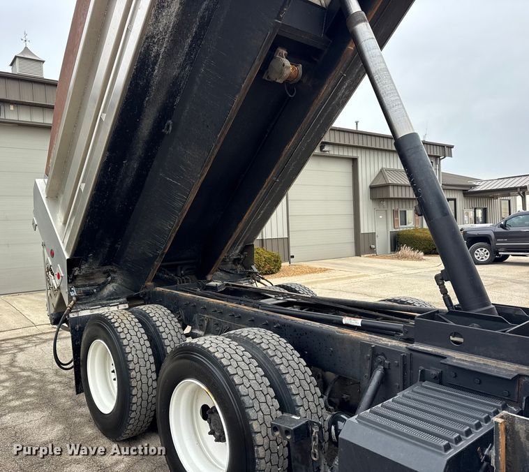 image for item EF2410 2005 International 7400 dump truck