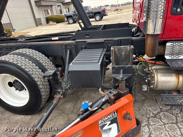 image for item EF2410 2005 International 7400 dump truck