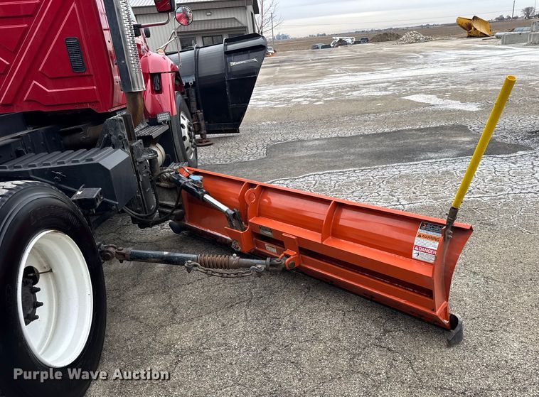 image for item EF2410 2005 International 7400 dump truck