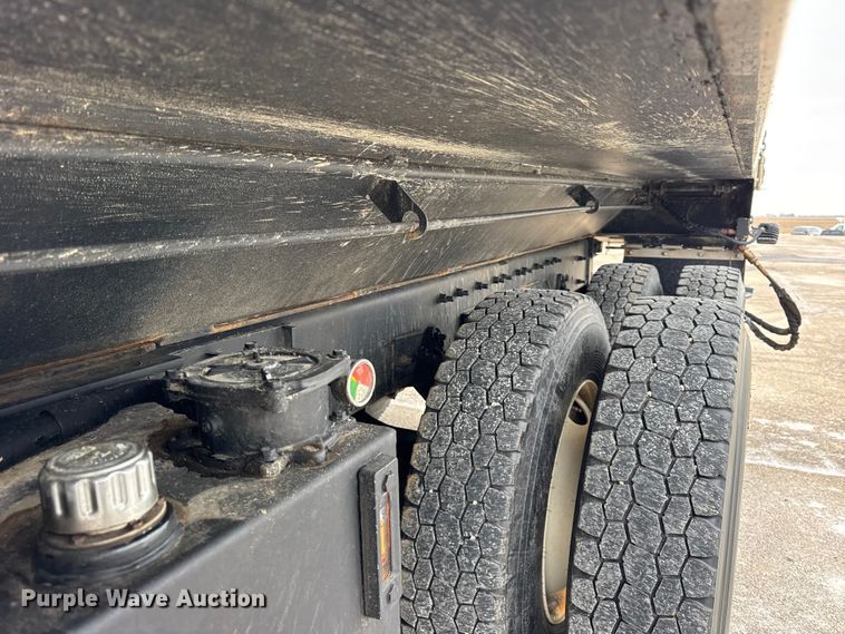 image for item EF2410 2005 International 7400 dump truck