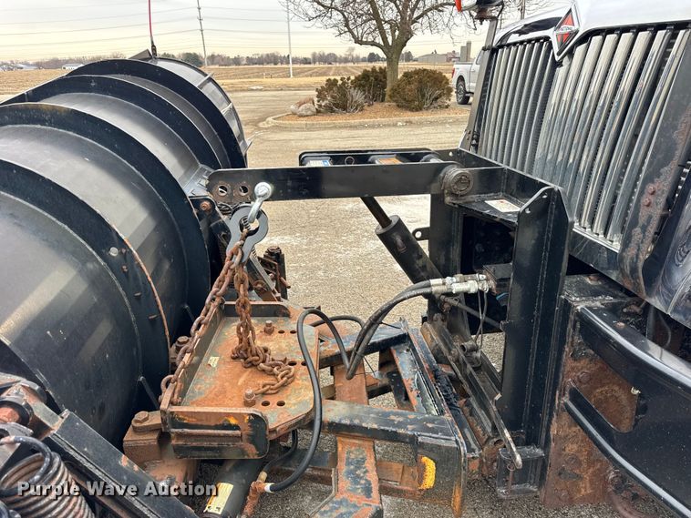 image for item EF2410 2005 International 7400 dump truck