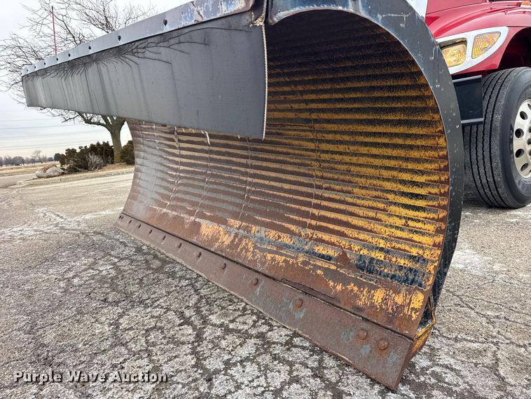 image for item EF2410 2005 International 7400 dump truck