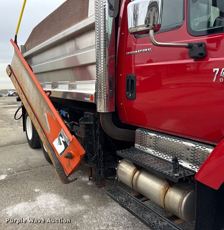 image for item EF2410 2005 International 7400 dump truck