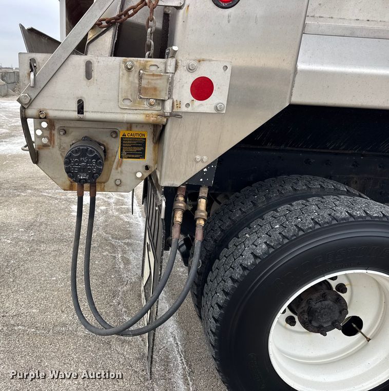 image for item EF2410 2005 International 7400 dump truck