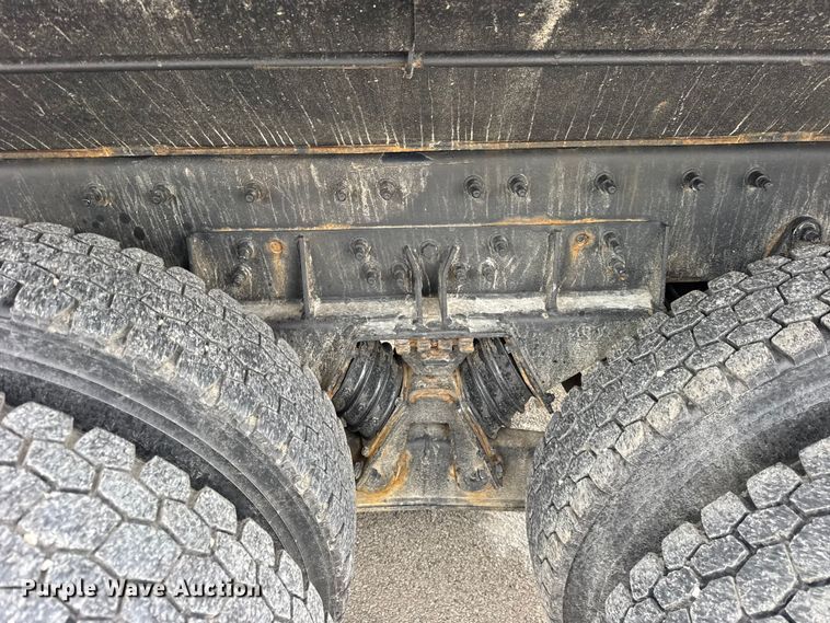 image for item EF2410 2005 International 7400 dump truck