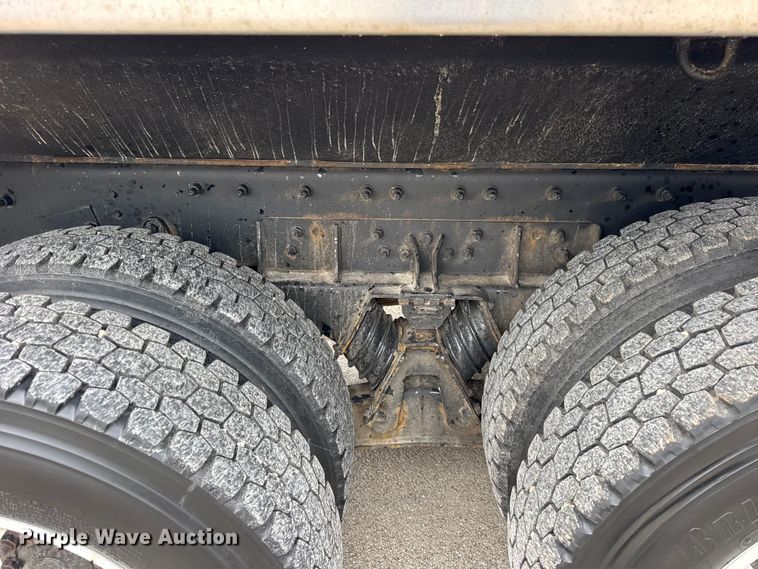 image for item EF2410 2005 International 7400 dump truck