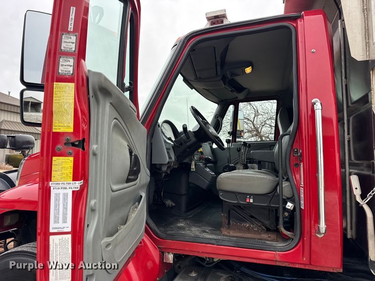 image for item EF2410 2005 International 7400 dump truck