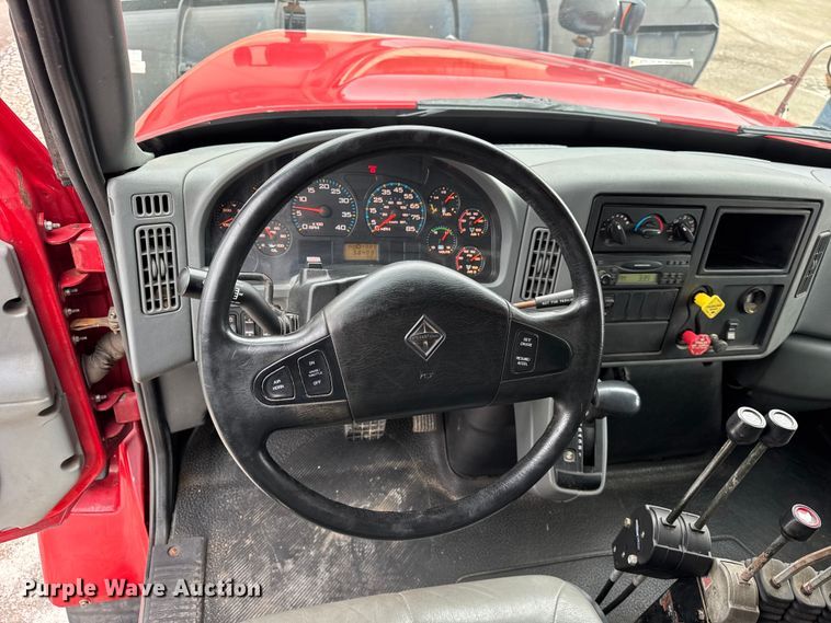 image for item EF2410 2005 International 7400 dump truck