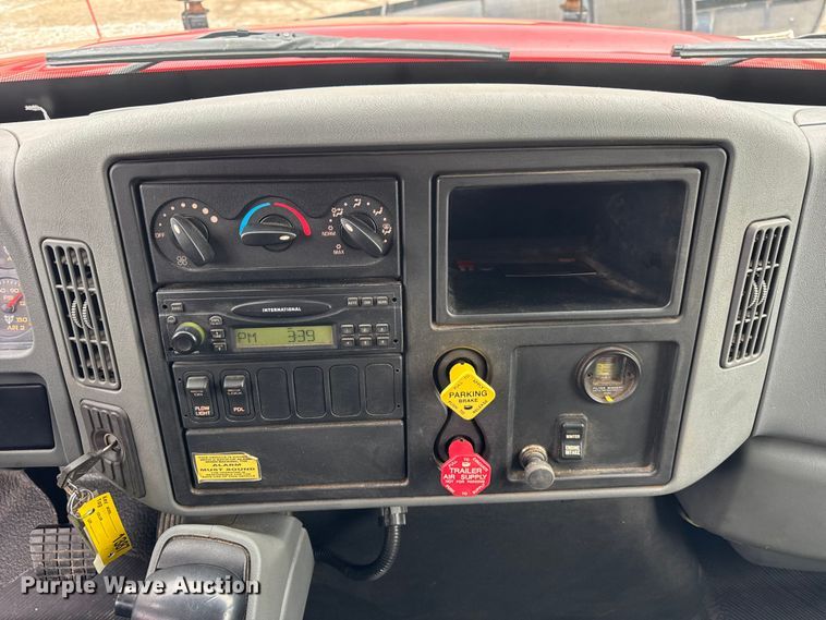 image for item EF2410 2005 International 7400 dump truck