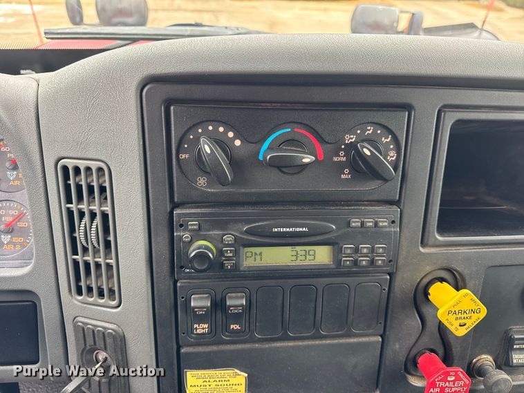 image for item EF2410 2005 International 7400 dump truck