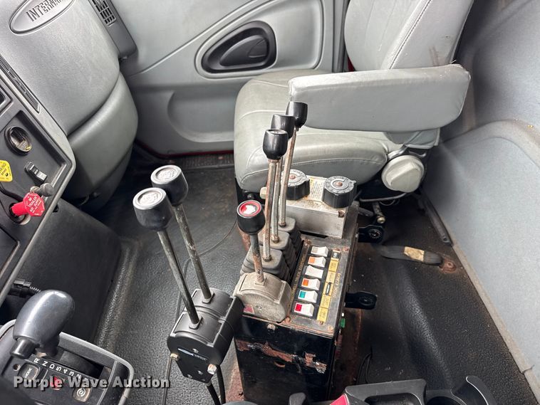 image for item EF2410 2005 International 7400 dump truck