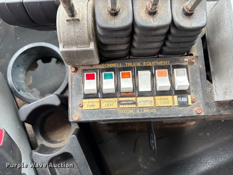 image for item EF2410 2005 International 7400 dump truck