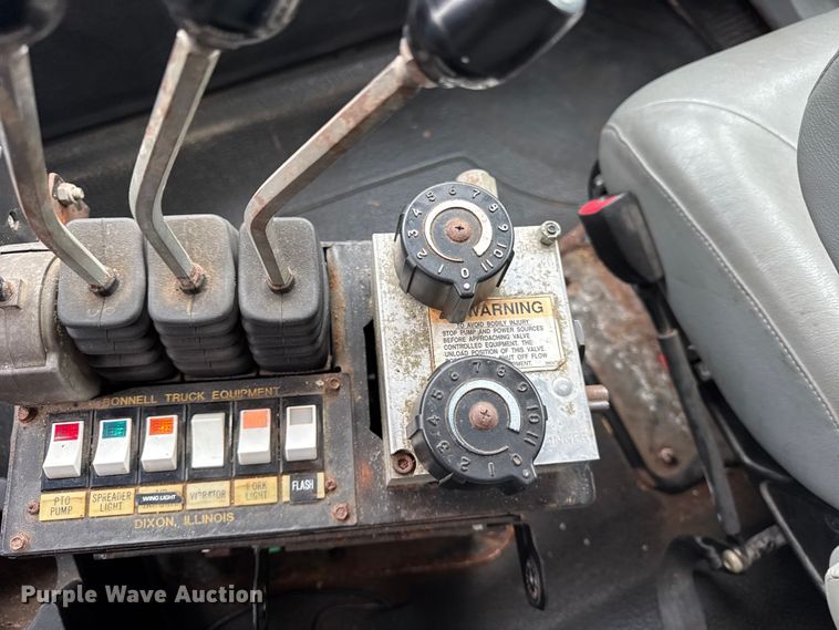 image for item EF2410 2005 International 7400 dump truck