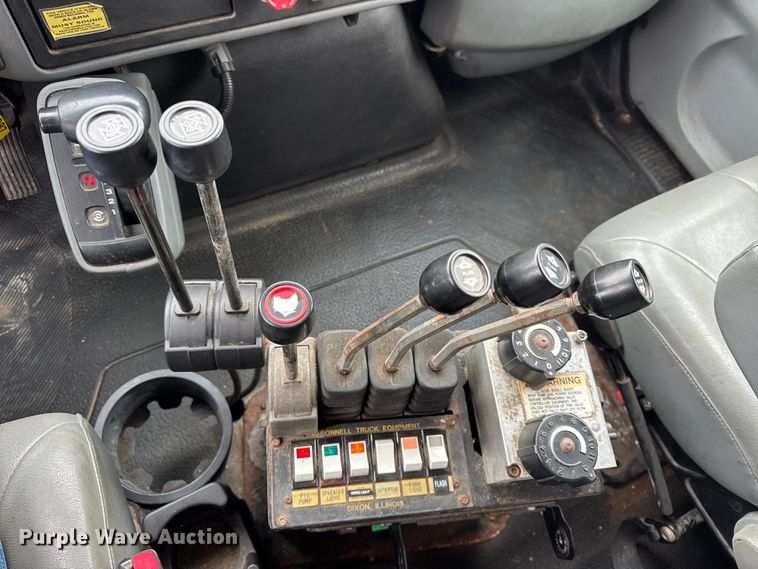 image for item EF2410 2005 International 7400 dump truck