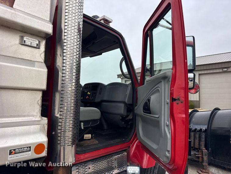 image for item EF2410 2005 International 7400 dump truck