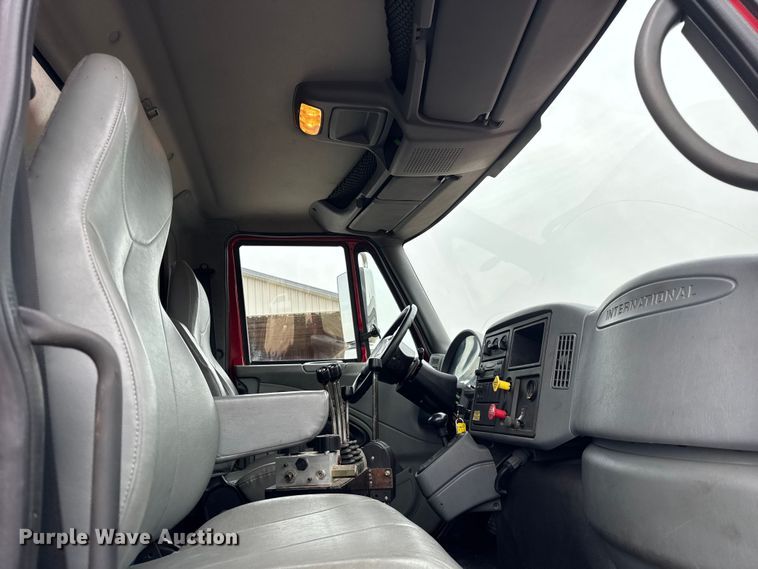 image for item EF2410 2005 International 7400 dump truck