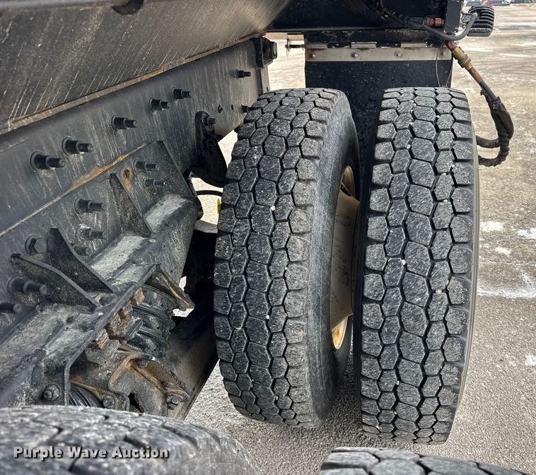 image for item EF2410 2005 International 7400 dump truck