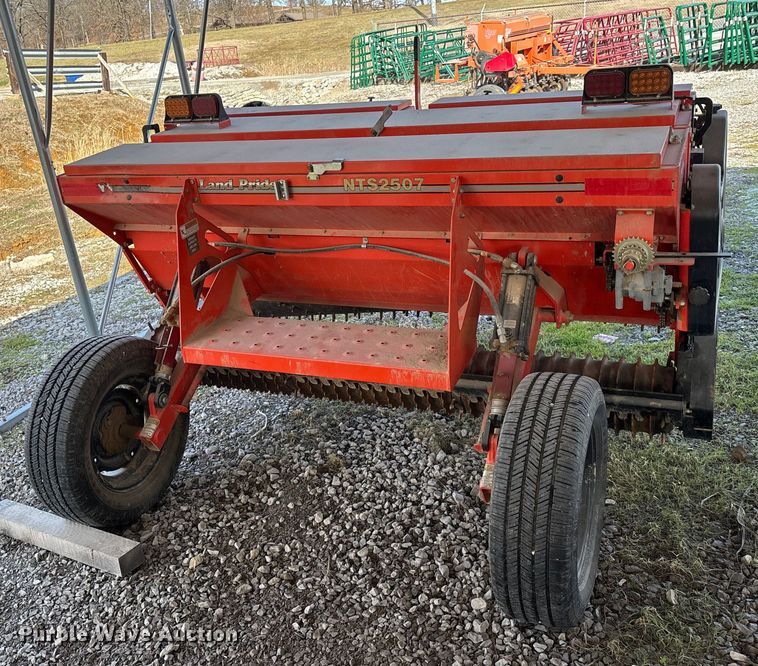 image for item EJ7797 Land Pride NTS2507 grain drill