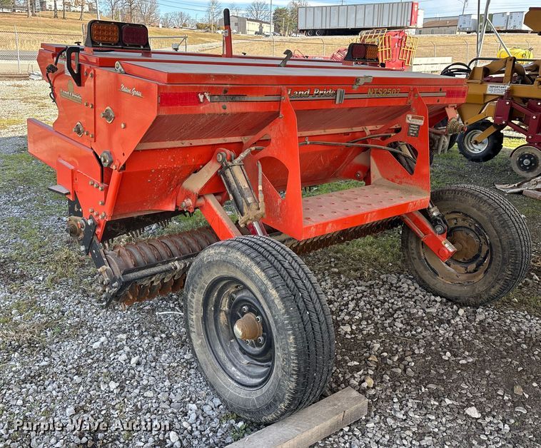image for item EJ7797 Land Pride NTS2507 grain drill