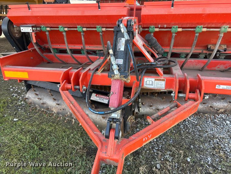 image for item EJ7797 Land Pride NTS2507 grain drill